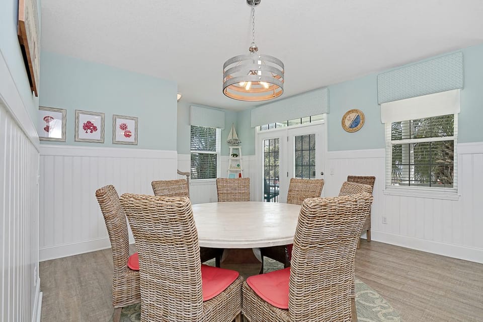 Day, Seating area, Dining area, furniture