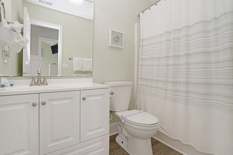 Shower, Toilet, Bathroom, Bath