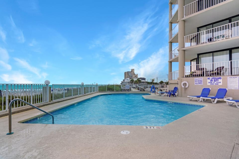 Property building, Day, Balcony/Terrace, Sea view, Swimming pool