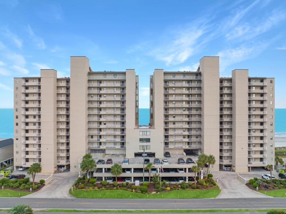Property building, Day, Balcony/Terrace, Beach, Sea view, Parking