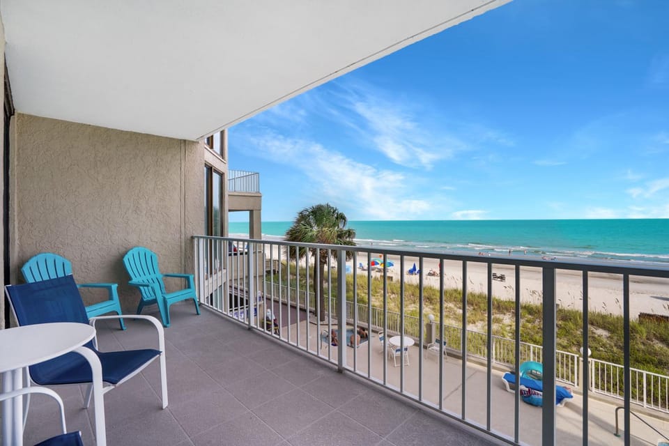 Day, Balcony/Terrace, Seating area, Beach, Sea view, furniture