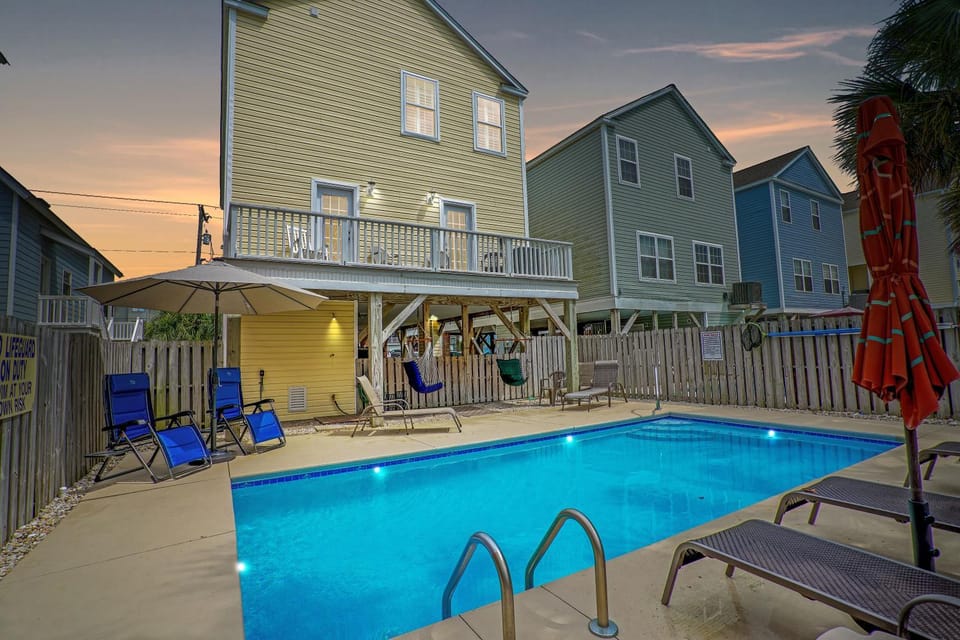 Property building, Neighbourhood, Seating area, Swimming pool, Sunset