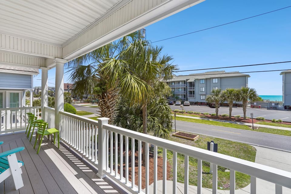 Patio, Day, Neighbourhood, Natural landscape, Summer, View (from property/room), Balcony/Terrace, Seating area