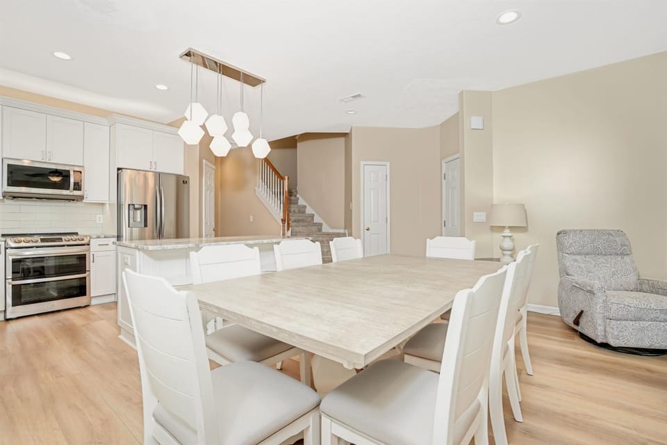 Kitchen or kitchenette, Dining area, furniture