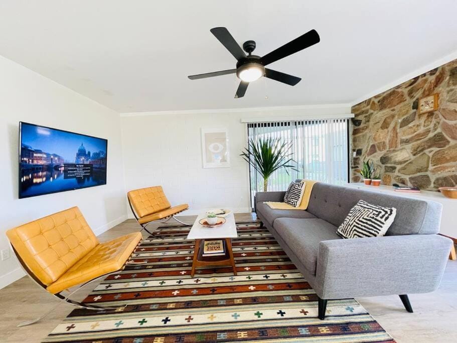 Walkable OTS, Heated Poolside Mid Century Condo Apartment in Scottsdale