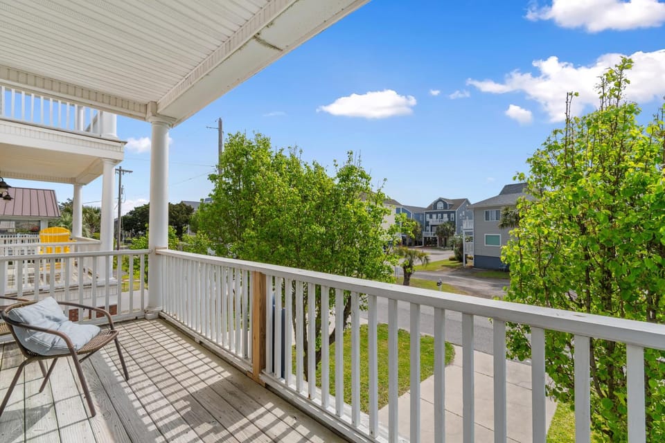 Day, Neighbourhood, Balcony/Terrace, Seating area, Street view