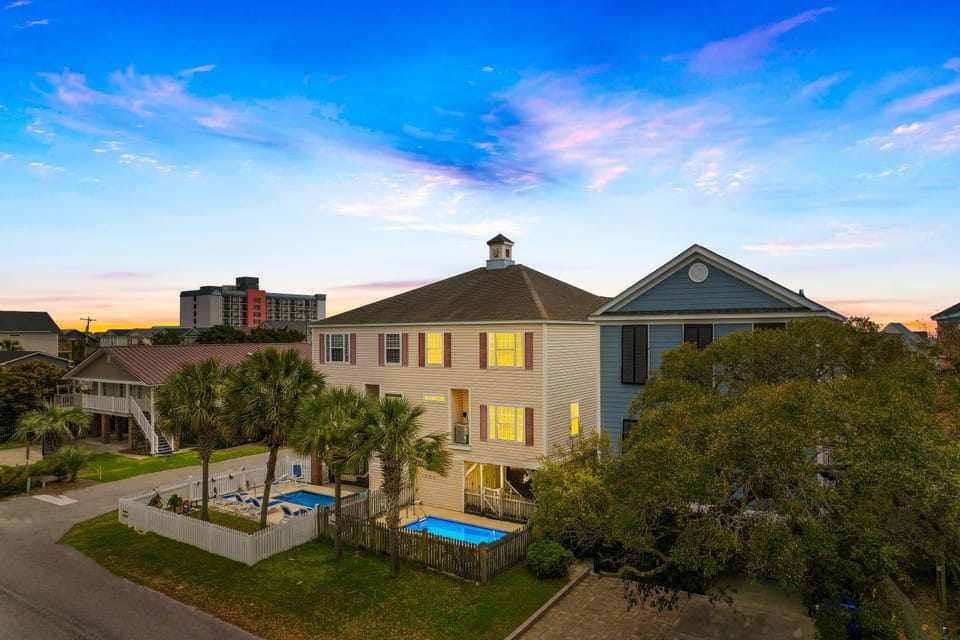 Property building, Day, Neighbourhood, Swimming pool, Sunset