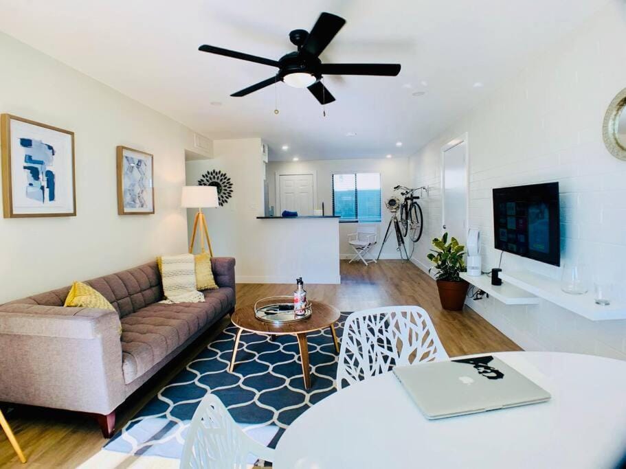 Primo Old Town Location w/ Heated Pool Apartment in Scottsdale