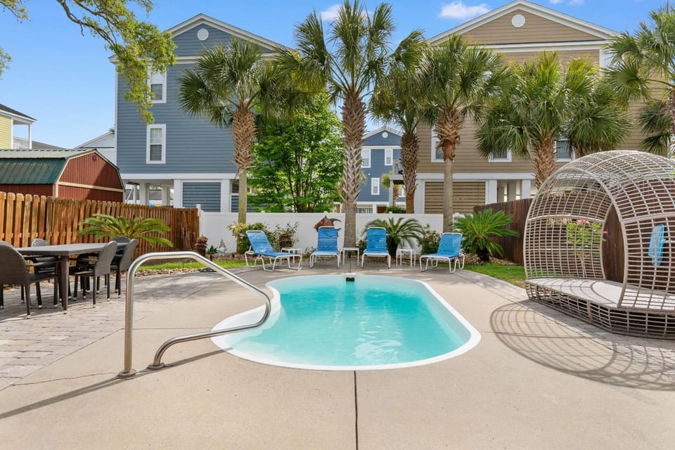 Sun Sational House in Garden City