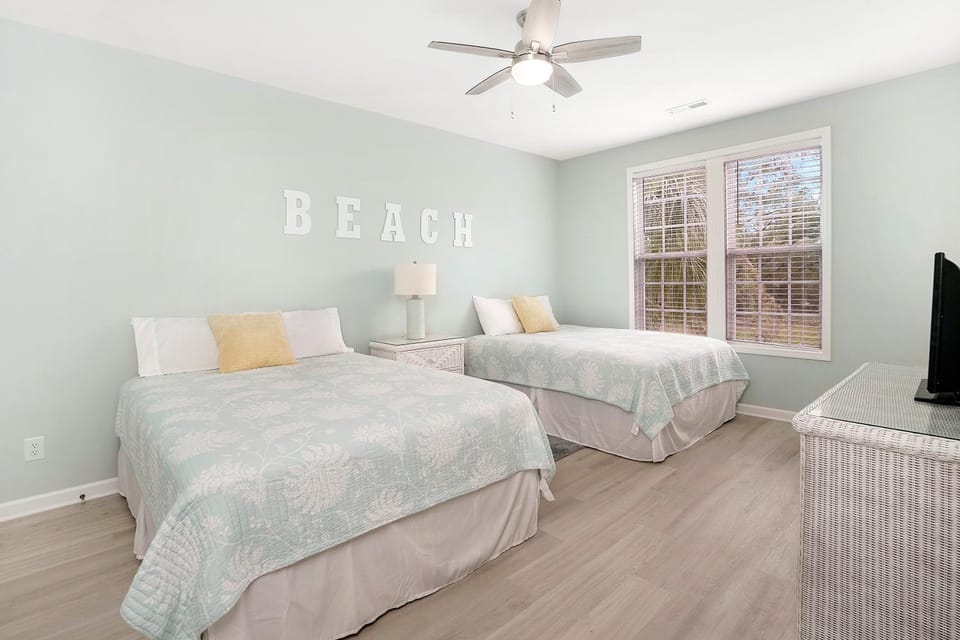 Bed, Day, TV and multimedia, Bedroom, furniture