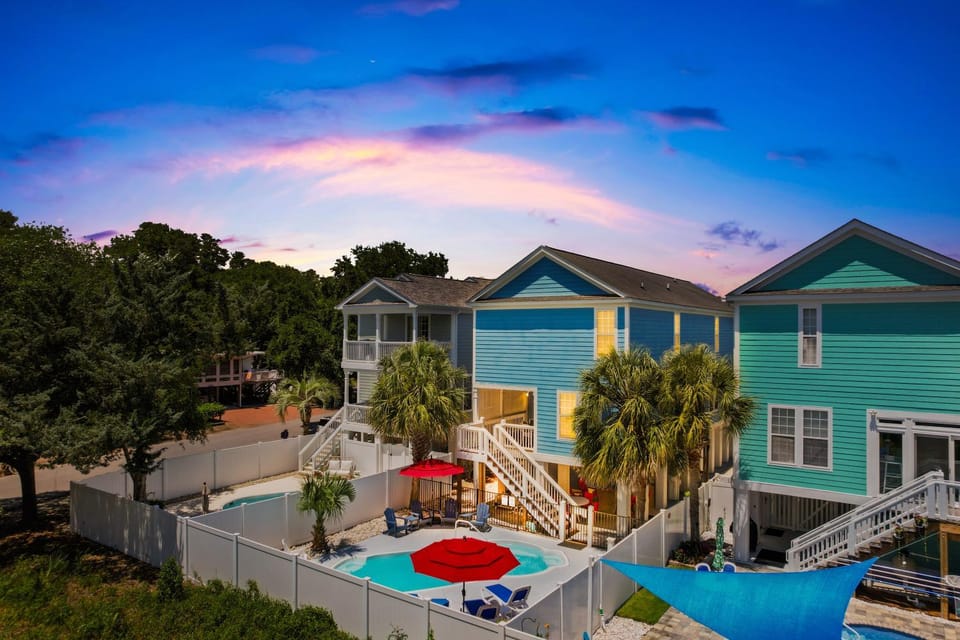 Property building, Natural landscape, Bird's eye view, Garden, Swimming pool, Sunset