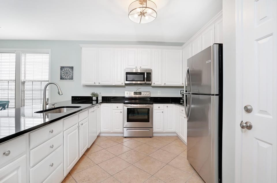 Day, Kitchen or kitchenette, furniture, microwave, oven