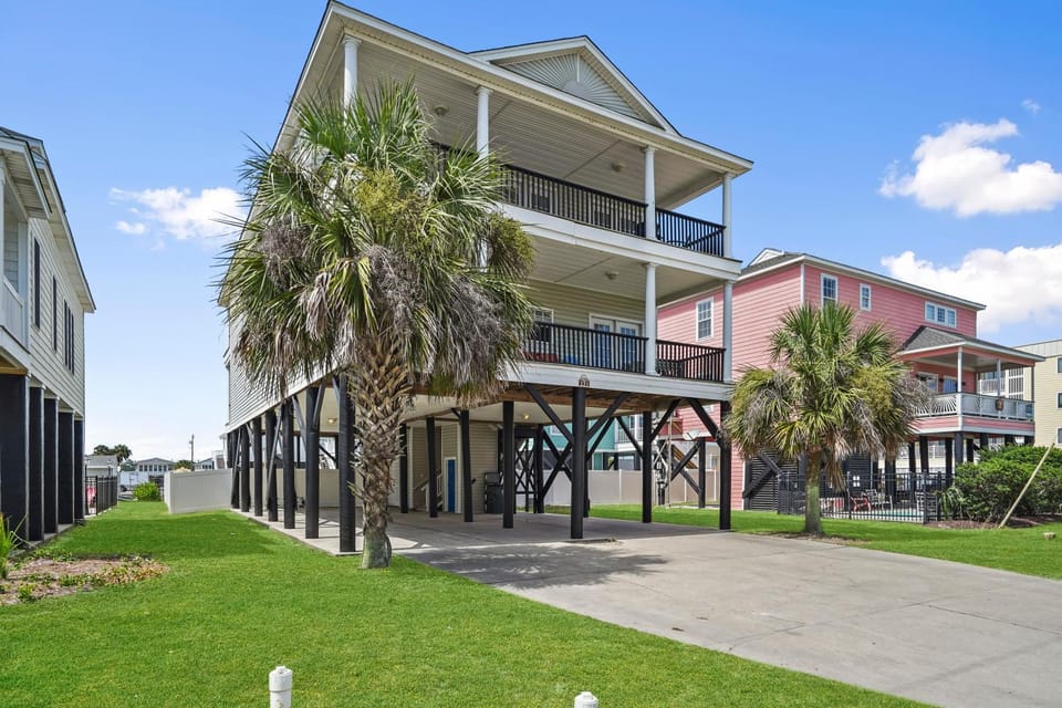 Awesome Views House in Garden City