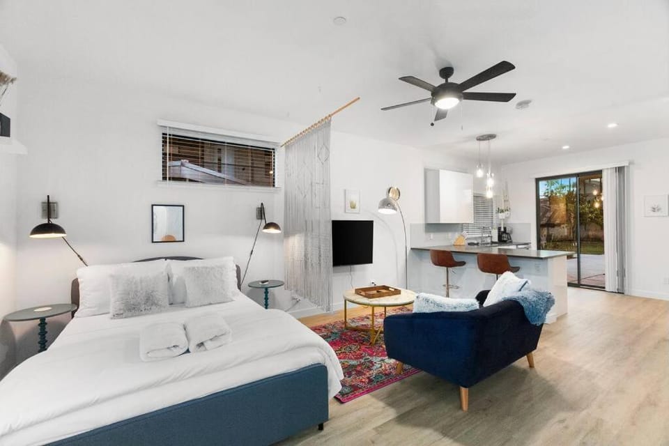 Poolside Studio w Rooftop Deck - Walk to Old Town Apartment in Scottsdale