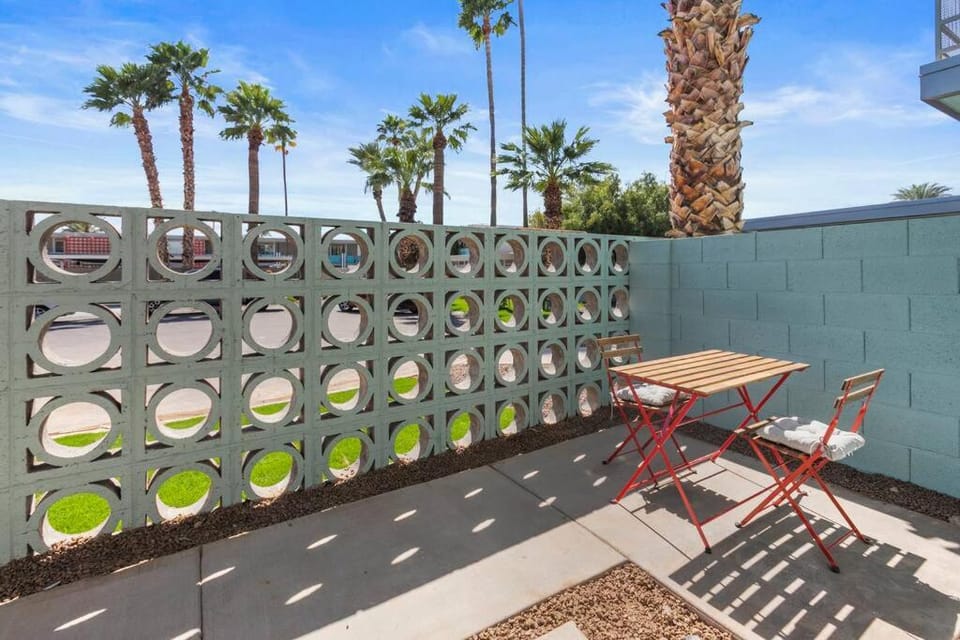 Poolside Studio w Rooftop Deck - Walk to Old Town Apartment in Scottsdale