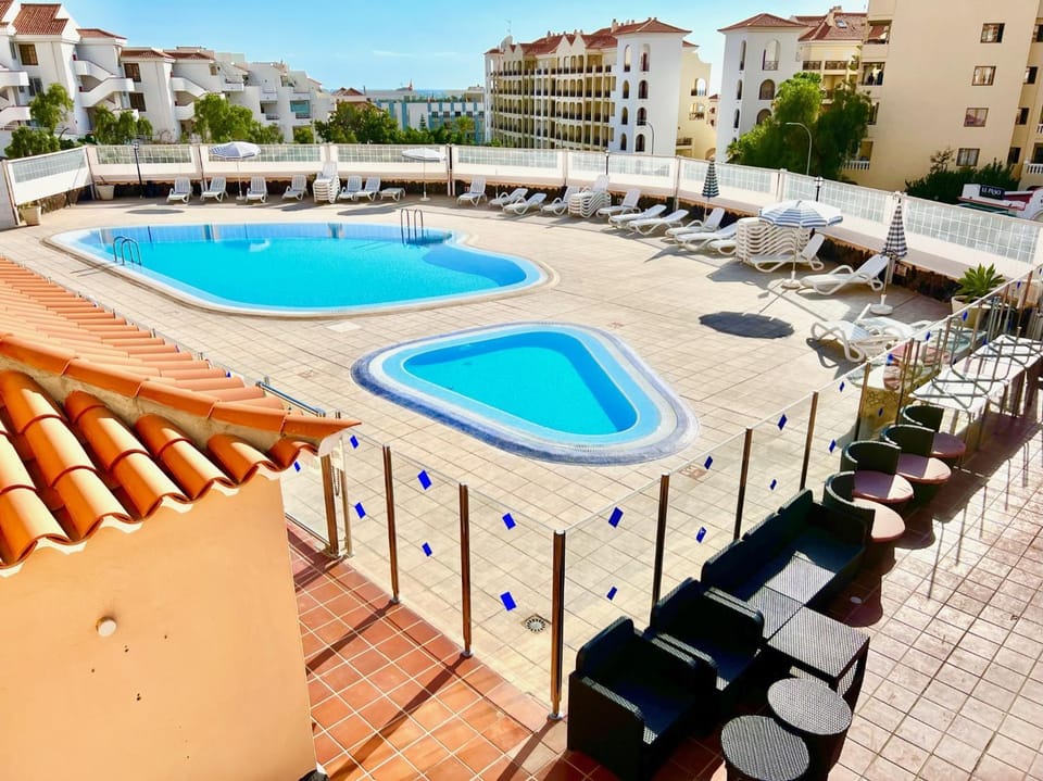 Swimming pool, Swimming pool, sunbed