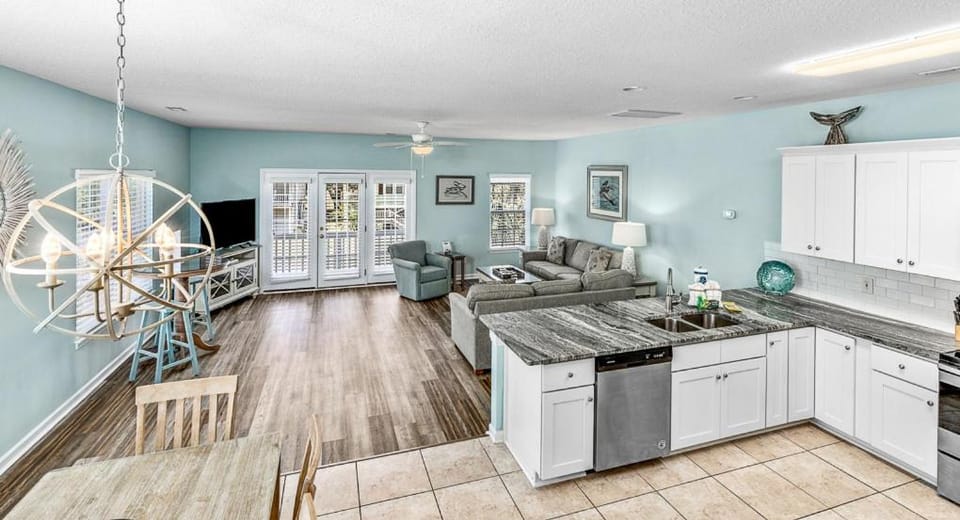 Bed, Day, TV and multimedia, Kitchen or kitchenette, Living room, Seating area, Dining area, Bedroom, furniture, kitchen