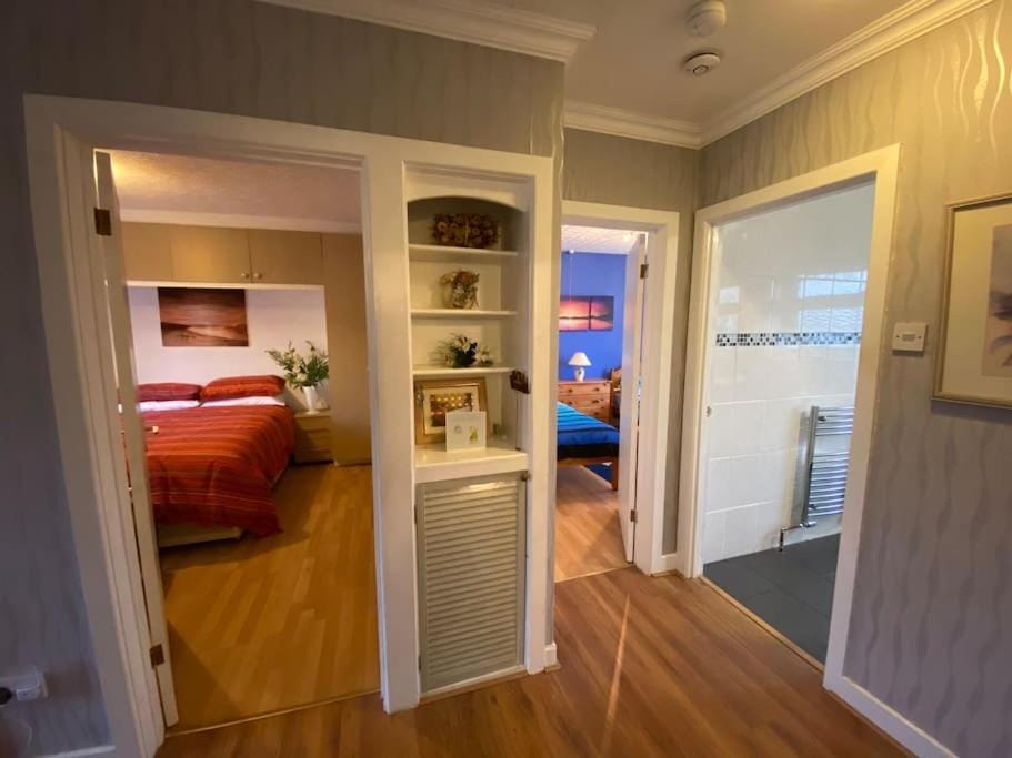 Bed, TV and multimedia, Bedroom, wardrobe