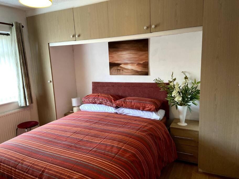 Bed, Photo of the whole room, Bedroom, wardrobe
