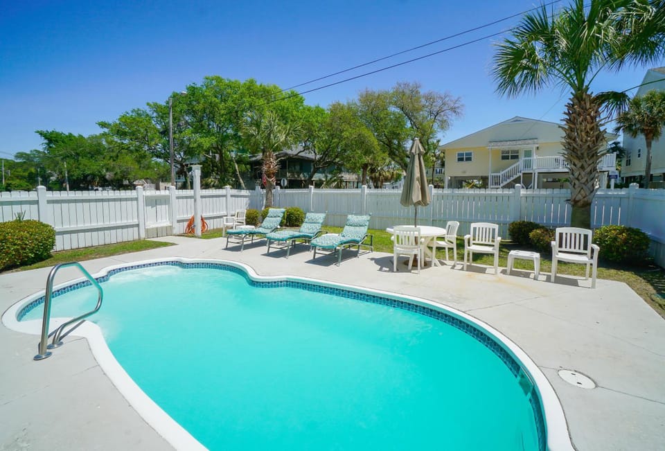 Day, Natural landscape, Summer, Garden, Seating area, Swimming pool