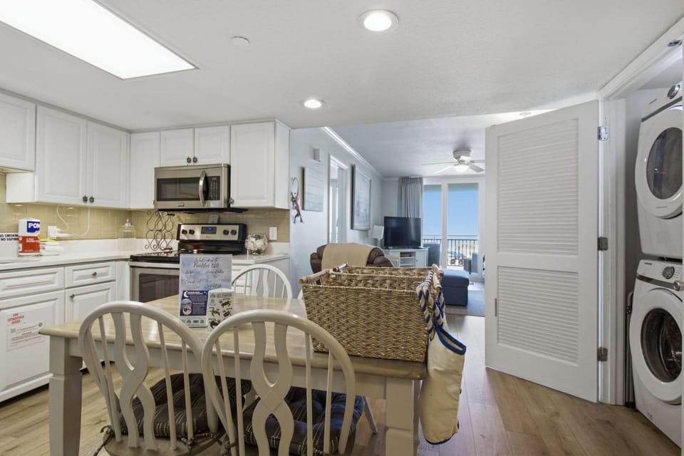 Nautilus 1203 - Gulf Front 2 BR 2 BA 2nd FLR House in Okaloosa Island