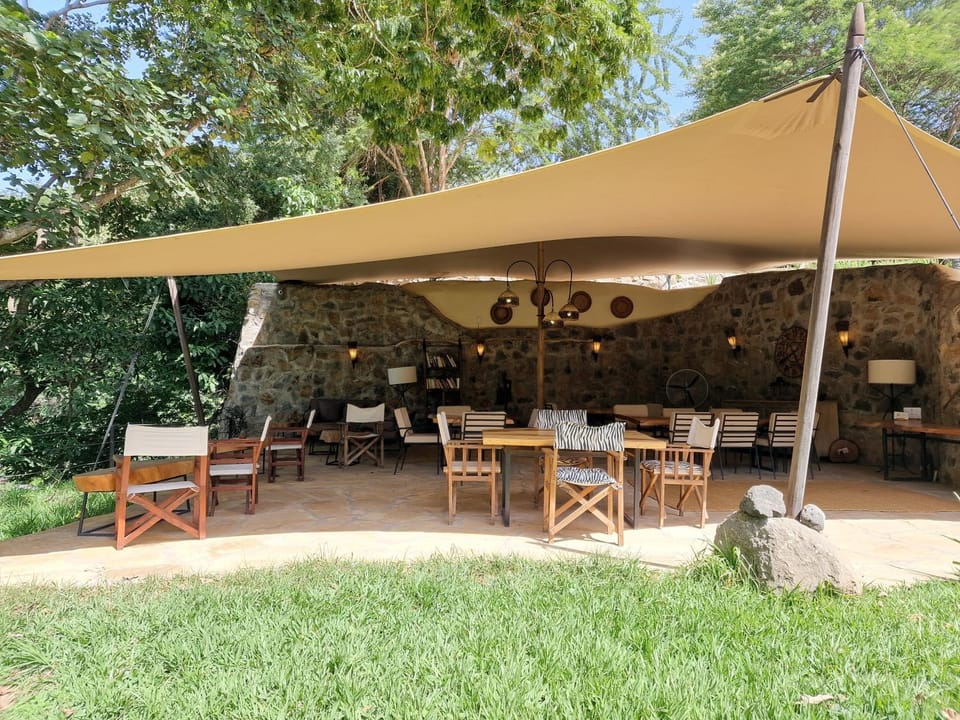 Restaurant/places to eat, Restaurant/places to eat, Seating area, Dining area