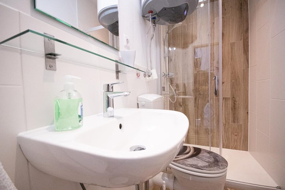 Shower, Bathroom