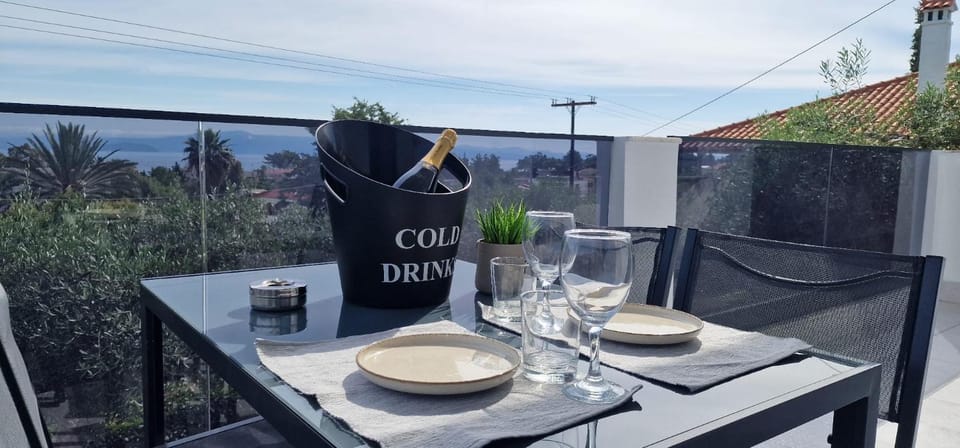 Day, View (from property/room), Balcony/Terrace, Food and drinks, Dining area, Food, Sea view, Drinks