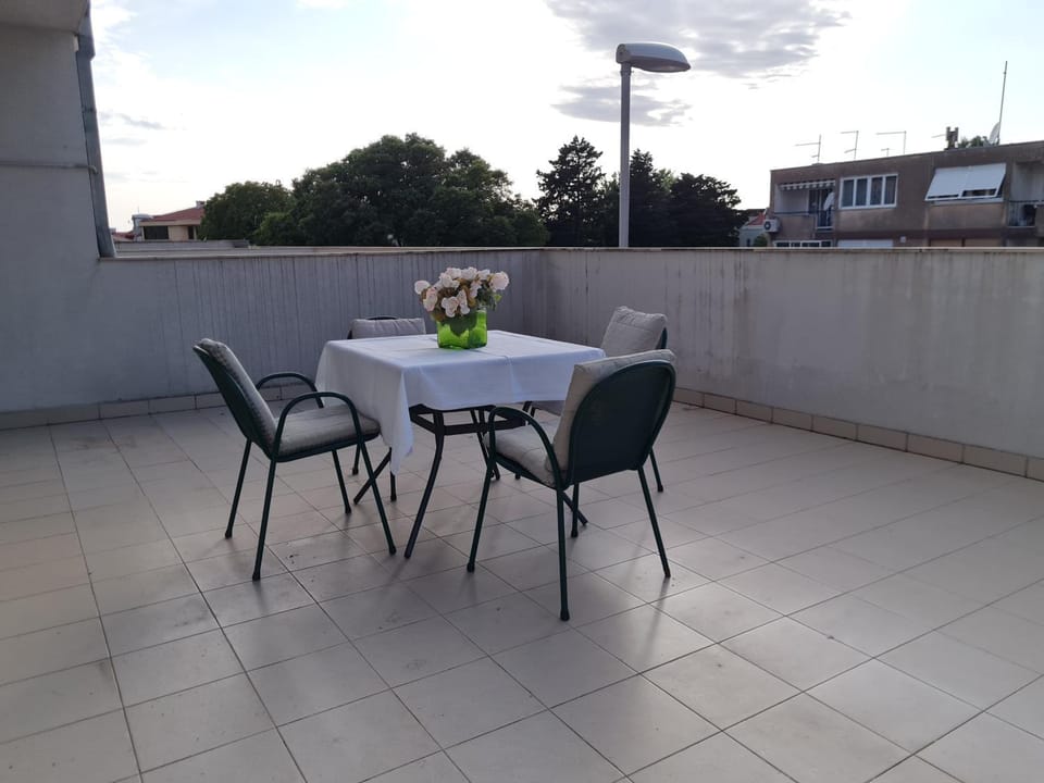 View (from property/room), Balcony/Terrace, Seating area
