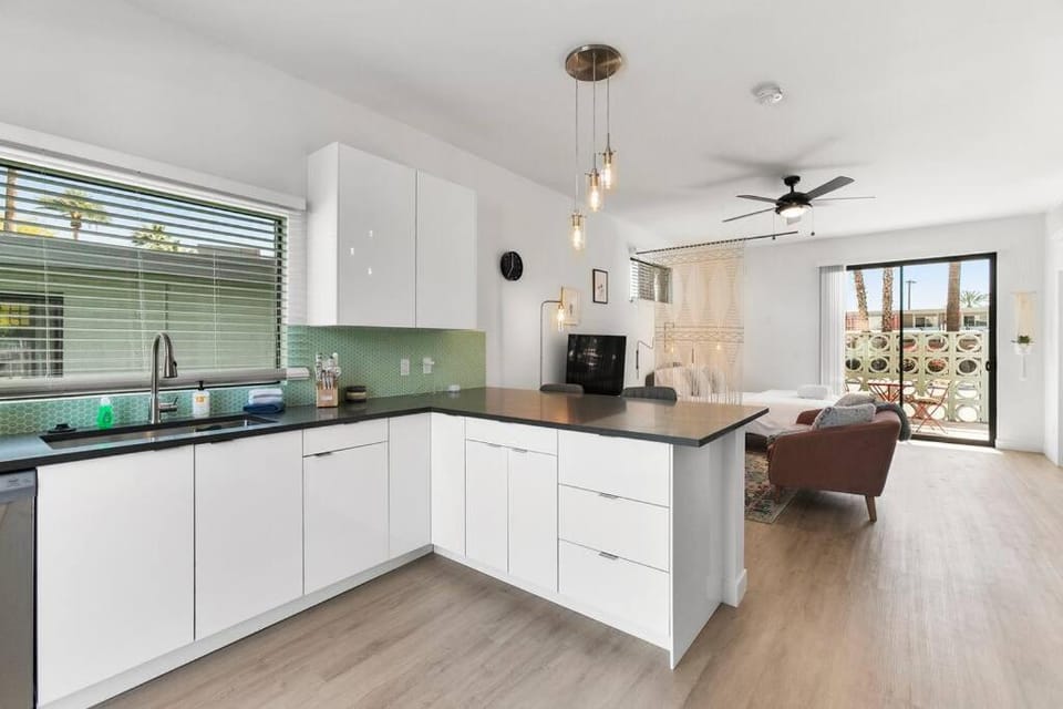 Large Studio Rooftop & Poolside - Walk to Old Town Apartment in Scottsdale
