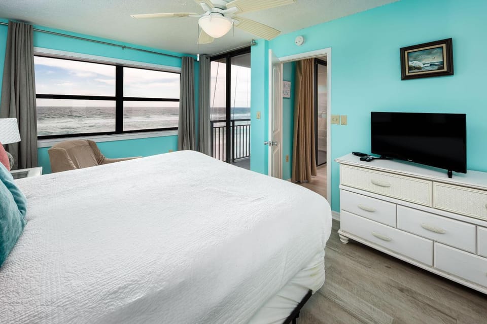 Nautilus 1405 - Gulf Front 1 BR - 4th Floor House in Okaloosa Island
