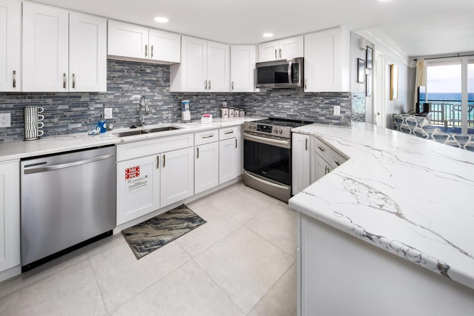 Nautilus 1406 Gulf Front 2 BR 2 BA 4th FLR House in Okaloosa Island