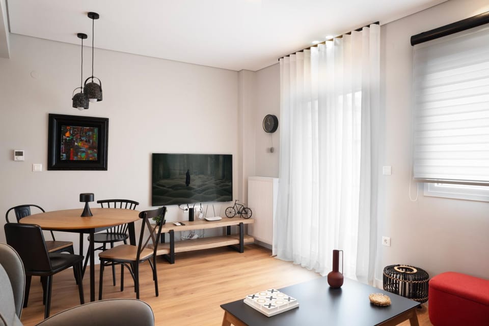 TV and multimedia, Living room, Seating area, Dining area