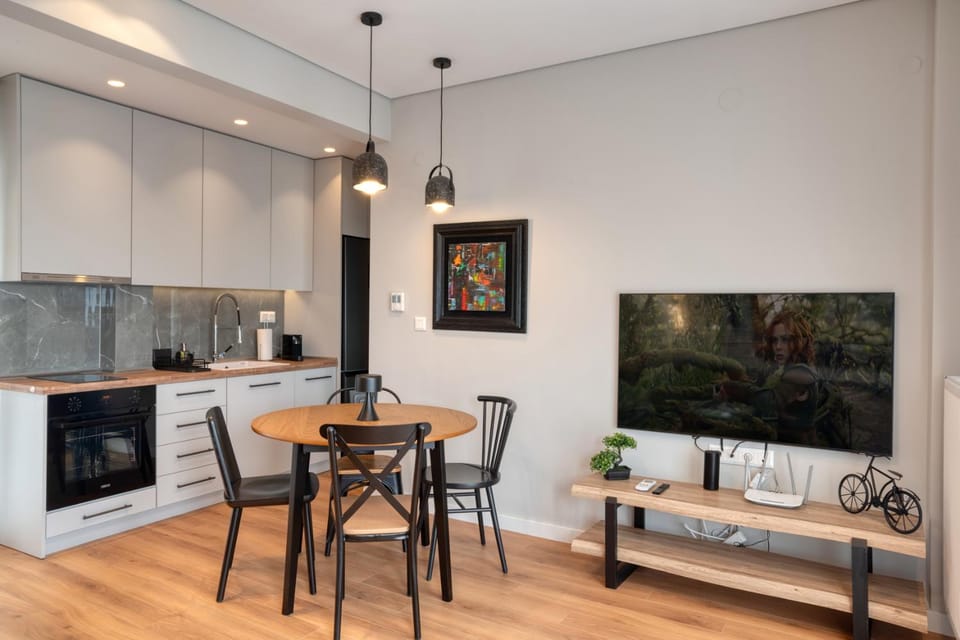 TV and multimedia, Kitchen or kitchenette, Dining area