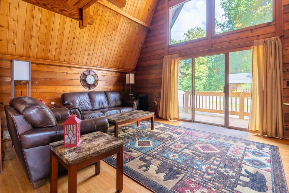 Rustic Fancy Gap Vacation Rental with Fire Pit House in Virginia