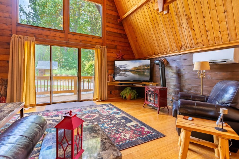 Rustic Fancy Gap Vacation Rental with Fire Pit House in Virginia