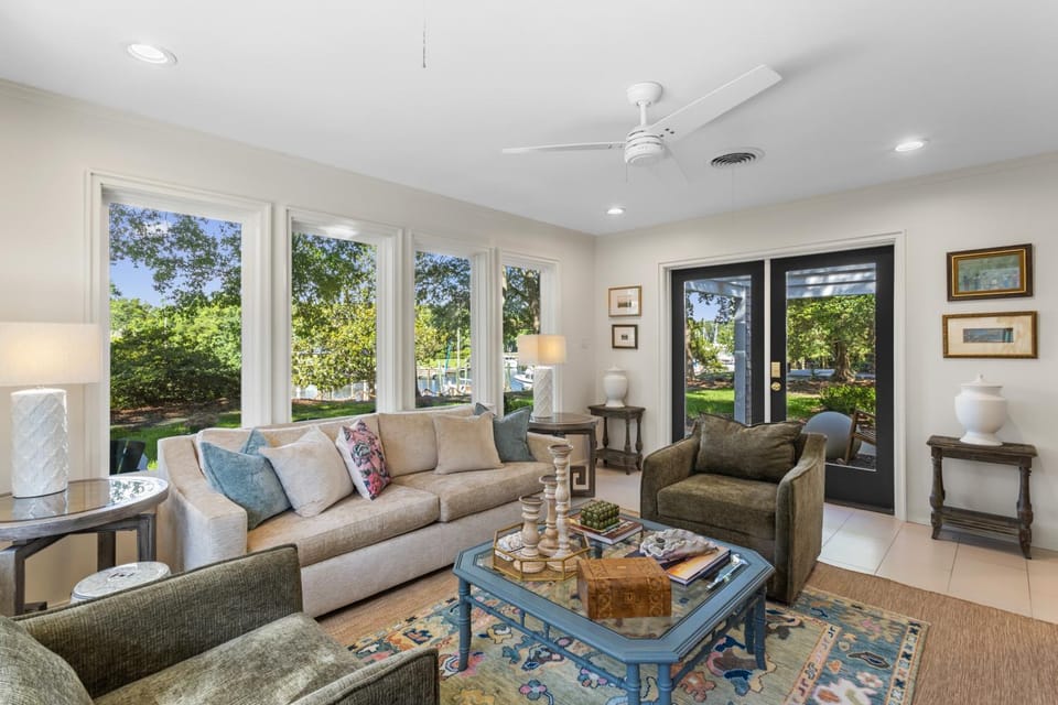 Live Oaks & Marina Views! Ocean Springs Home House in Ocean Springs