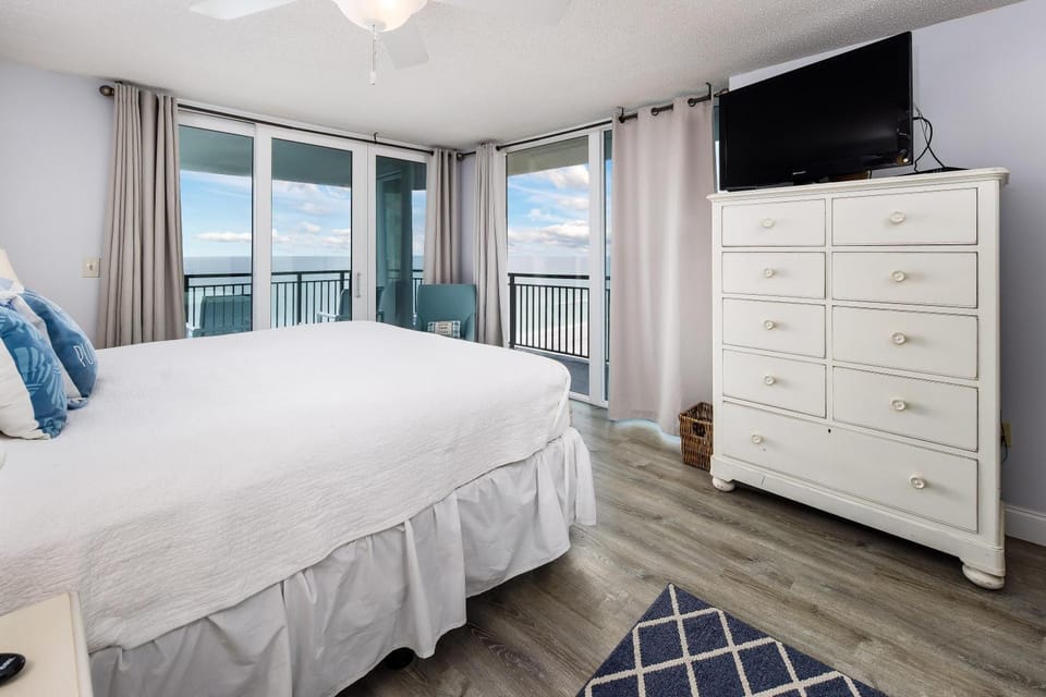 Nautilus 1601 - Gulf Front 2 BR - 6th Flr House in Okaloosa Island