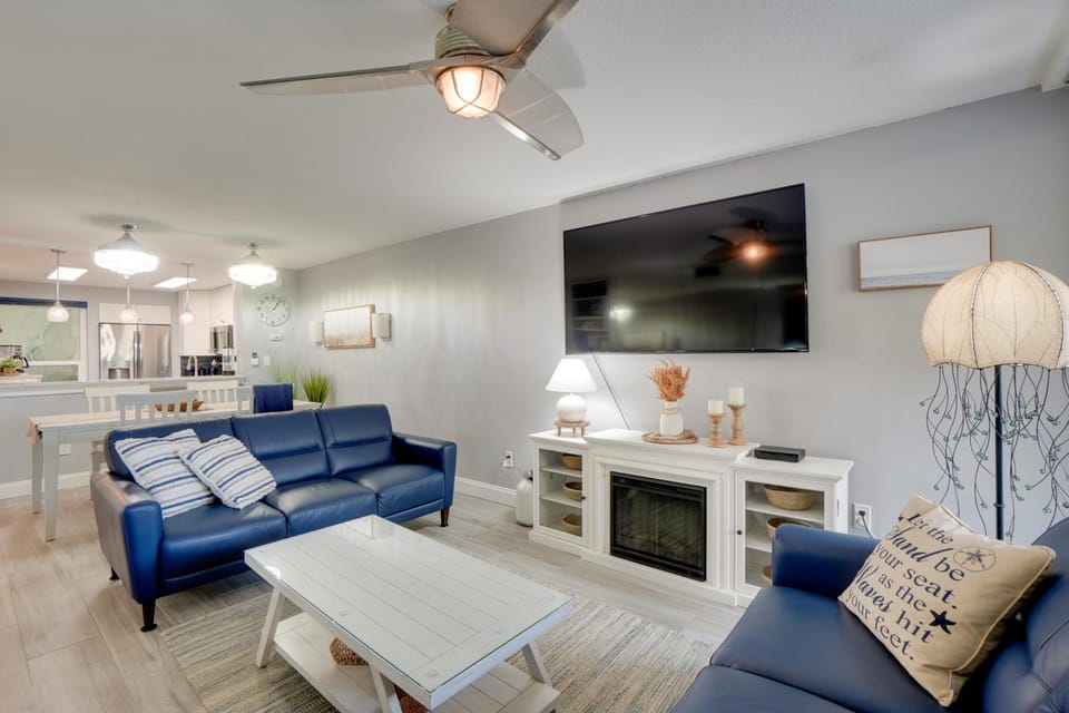Condo w/ Pool in Redington Beach! House in North Redington Beach