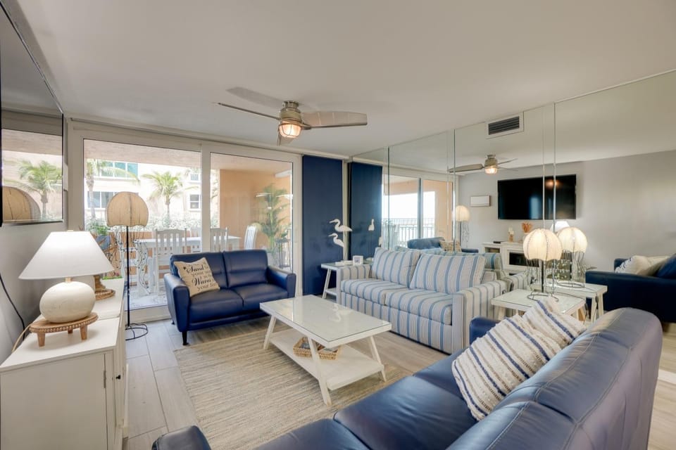 Condo w/ Pool in Redington Beach! House in North Redington Beach