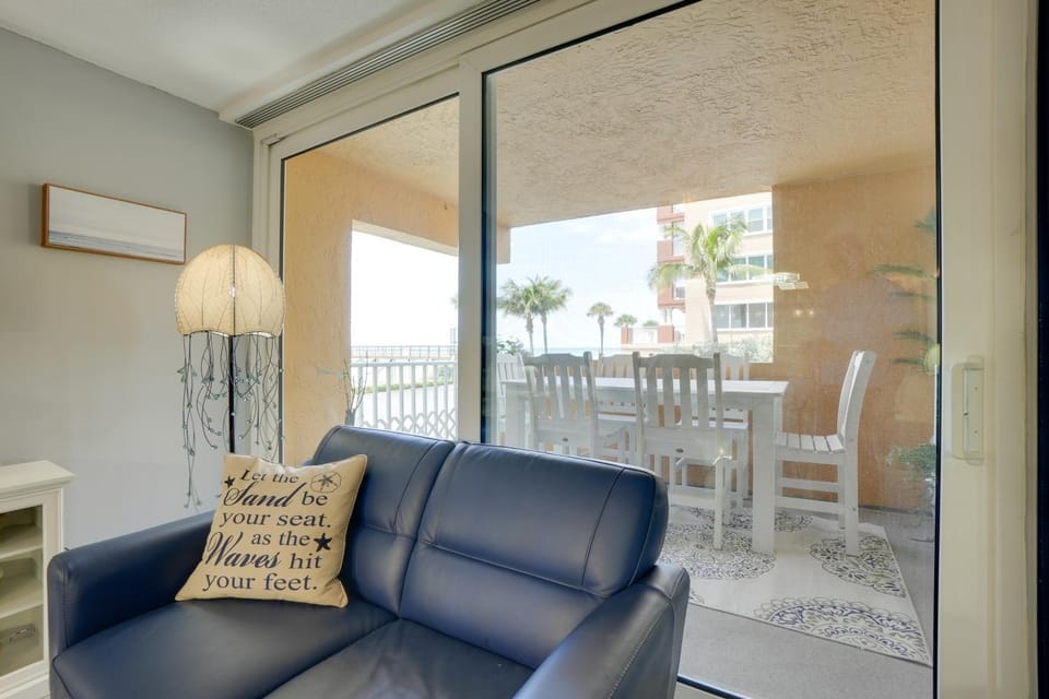 Condo w/ Pool in Redington Beach! House in North Redington Beach