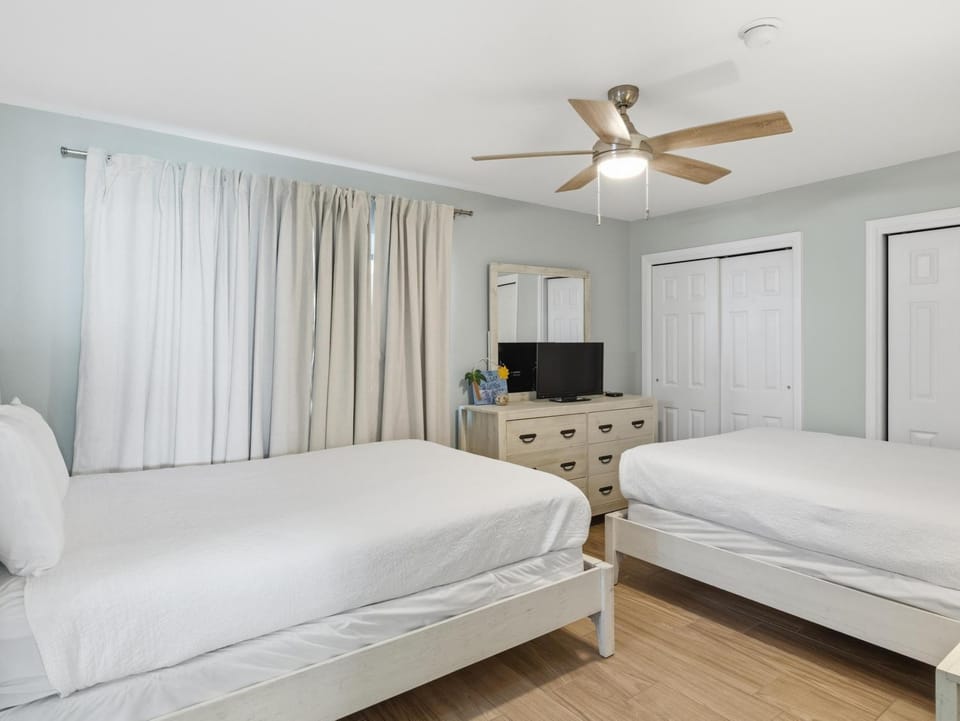 Nautilus 1603 - Gulf Front 2 BR 2 BA - 6th Floor House in Okaloosa Island