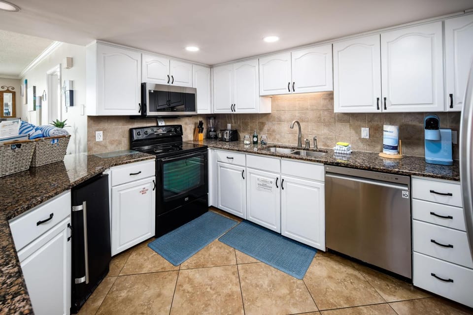 Nautilus 1604 - Gulf Front 2 BR 2 BA - 6th Floor House in Okaloosa Island