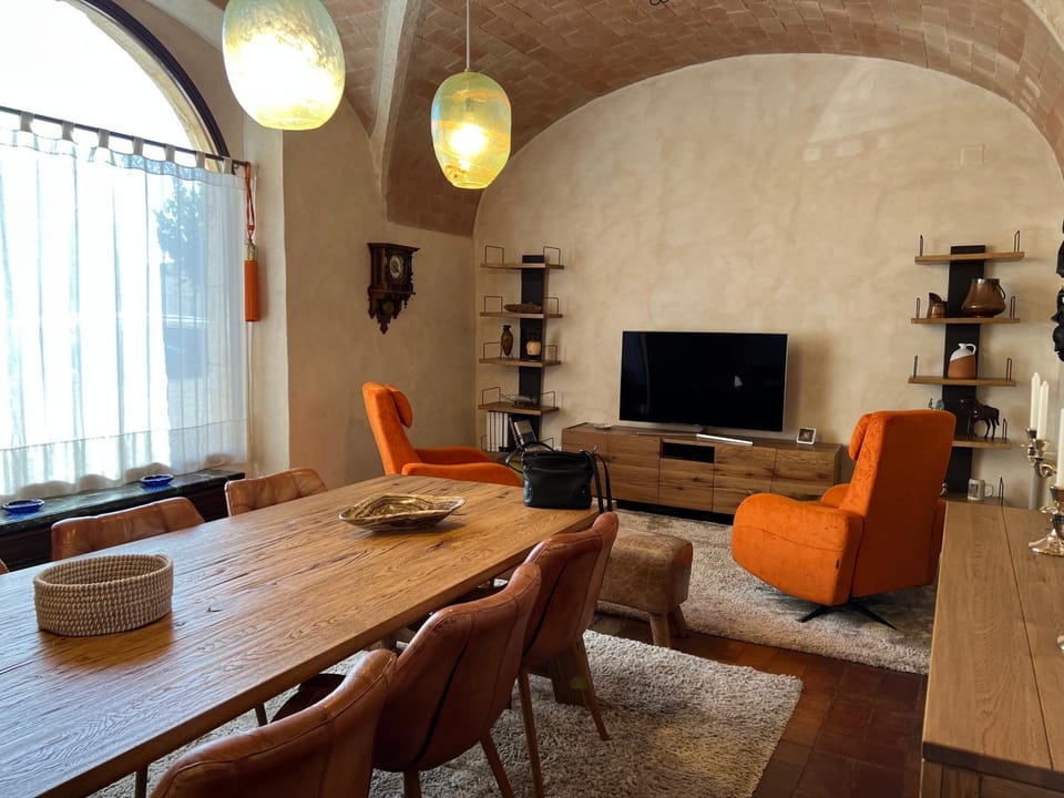 Communal lounge/ TV room, Living room, Dining area