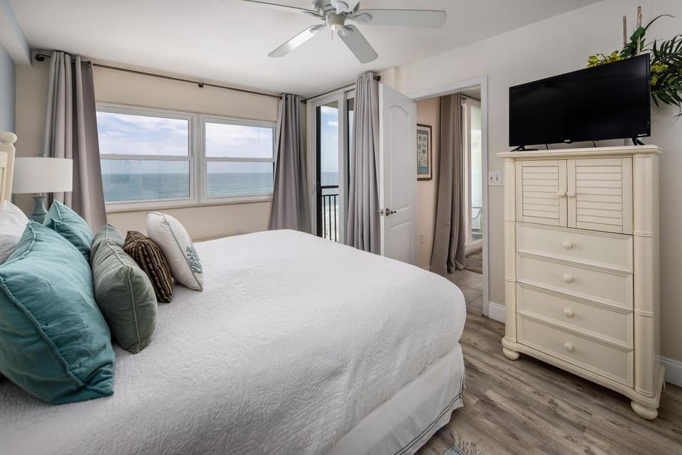 Nautilus 1605 - Gulf Front 1 BR - 6th Floor House in Okaloosa Island