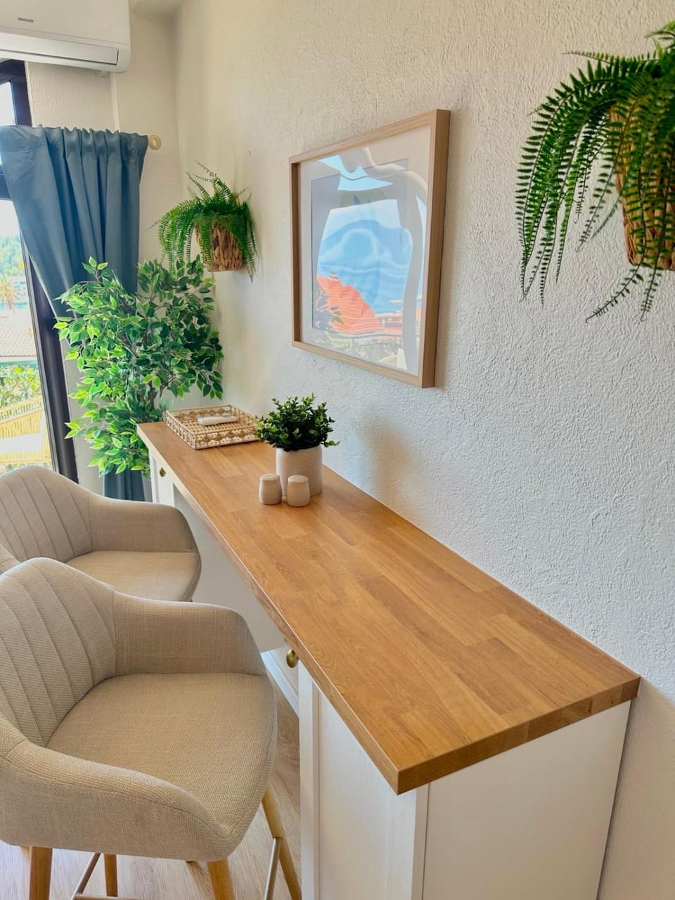 Sea and Mountain Views - Old Town Makarska Apartment in Makarska