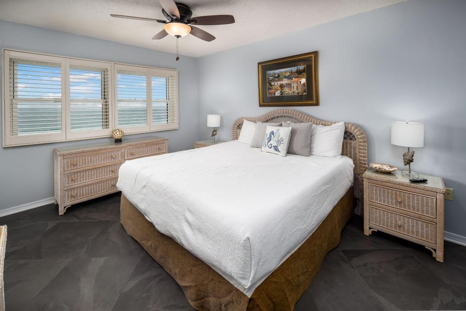 Nautilus 1702 Gulf Front Large 2 BR 2 BA Penthouse 7th Floor House in Okaloosa Island