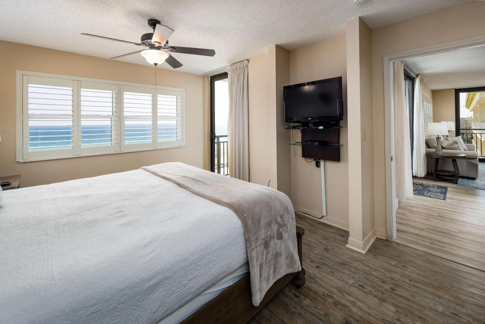 Nautilus 1701 Gulf Front 2 BR 2 BA Large Penthouse House in Okaloosa Island