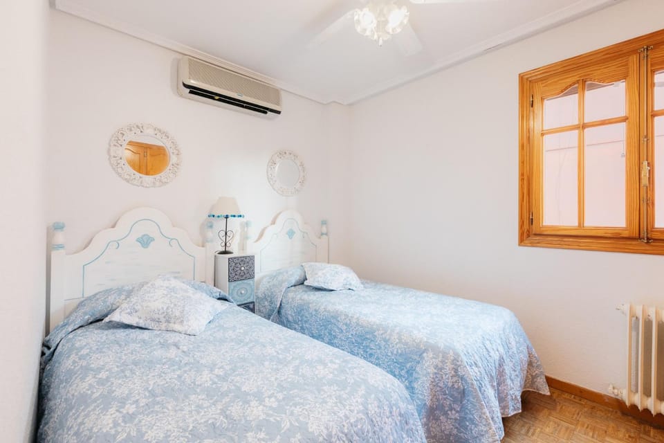 Bed, Bedroom, air conditioner