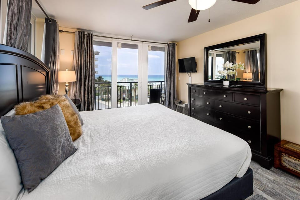Nautilus 2411 Gulf View 4th Flr 2 BR 2 BA House in Okaloosa Island